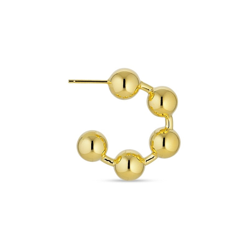 Atomic hoop ørering i 18 karat forgyldt sølv med blank overflade og kugleformede detaljer fra Jane Kønig ATOMIC SS24.
